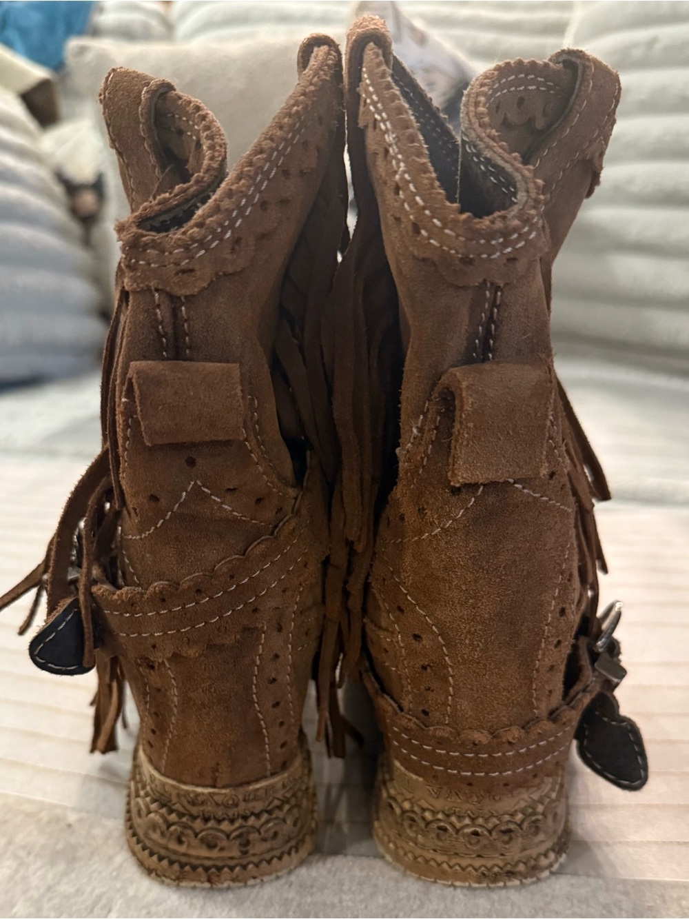 LIKE NEW- El Vaquero Arya Brown Suede Fringe Moccasin Boots. WORN ONCE. Size 37 - Picture 3 of 5